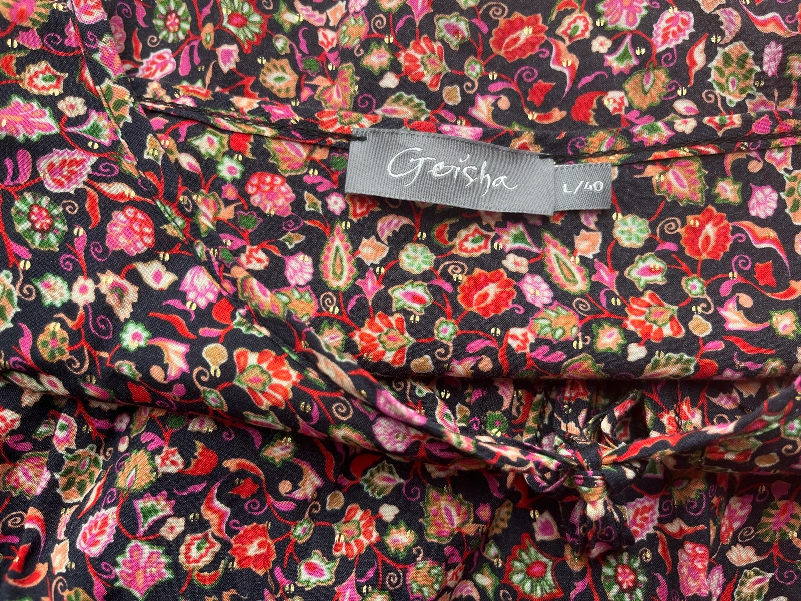 🌺 𝒎𝒛 | Blusa Geisha com estampa floral e detalhes em dourado | tamanho L 40 | viscose lurex – photo 5